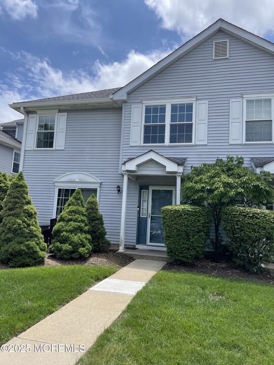 442 Indigo Ct in Morganville, NJ - Building Photo