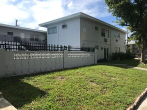 2-Bedroom 1-Bedroom complex in North Miami Beach, FL - Building Photo - Building Photo