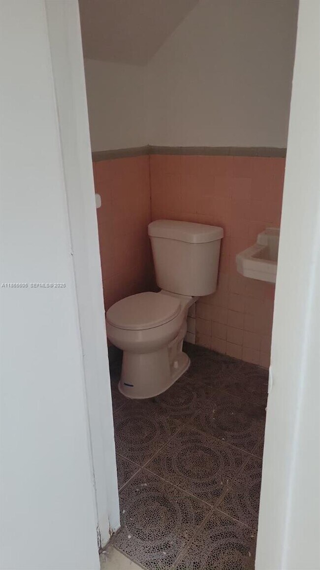 1406 NW 2nd Ave in Florida City, FL - Building Photo - Building Photo