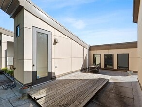 945 N Howe St in Chicago, IL - Building Photo - Building Photo