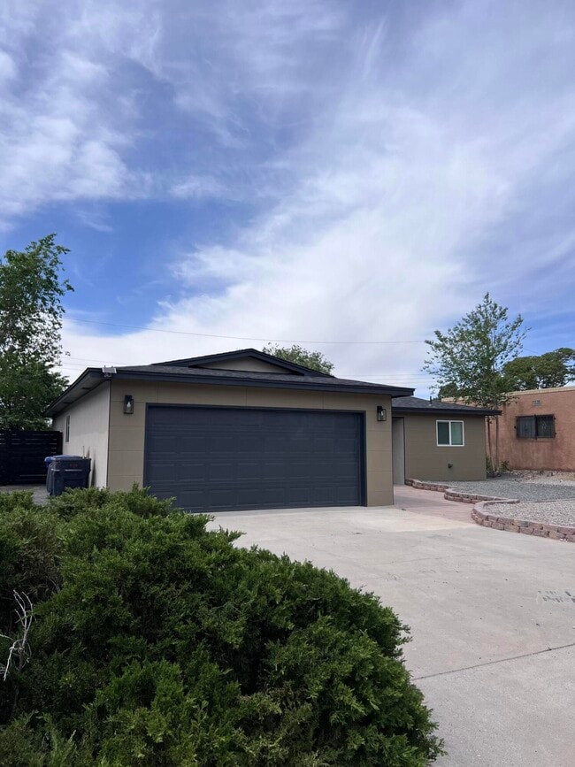 property at 905 La Charles Dr NE