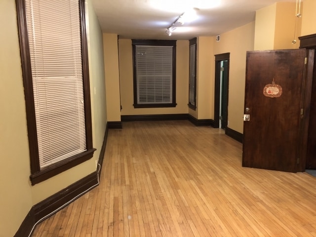 1038 W Roscoe St, Unit 3F in Chicago, IL - Building Photo - Building Photo