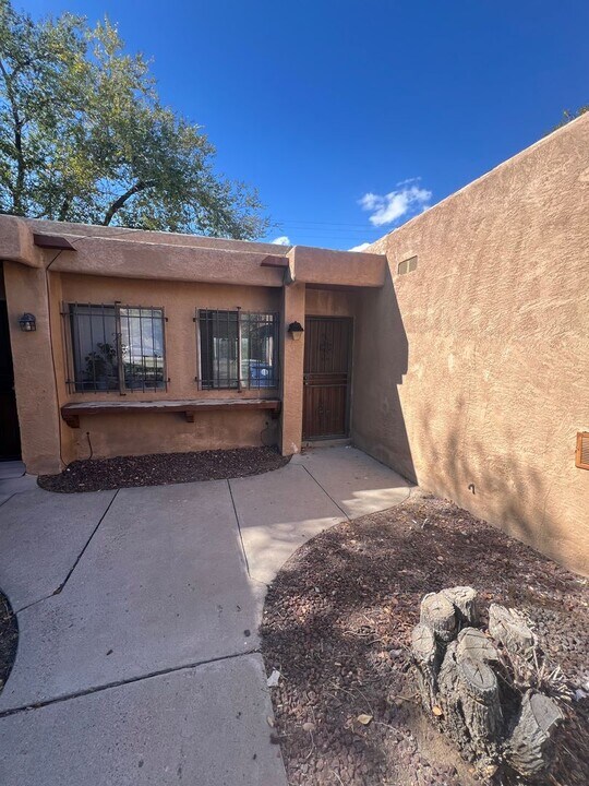 1213 Dickerson Dr SE in Albuquerque, NM - Building Photo