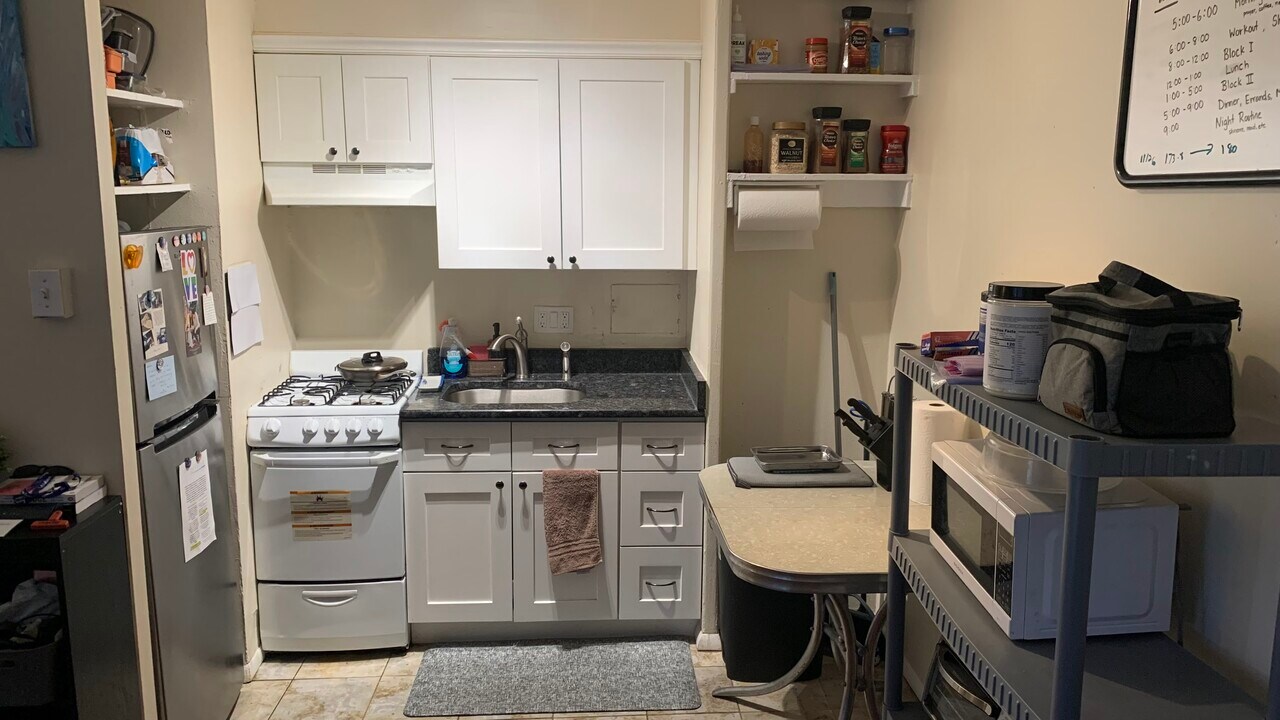 2101 Chestnut St, Unit 301 in Philadelphia, PA - Building Photo