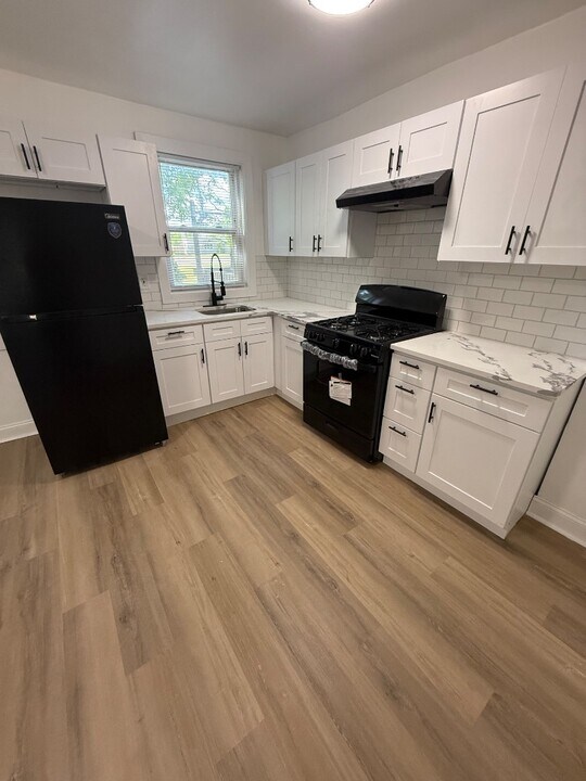1070 S Merrimac Rd in Camden, NJ - Building Photo