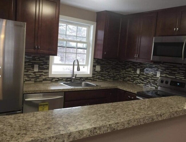 37 Grandview Dr, Unit 37 D in Farmington, CT - Building Photo - Building Photo