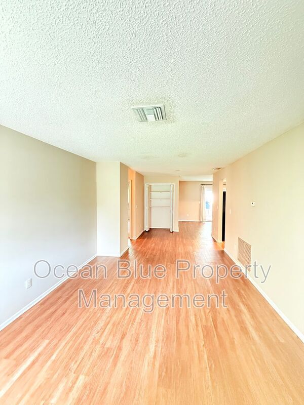 329 Royal Palm Dr in Largo, FL - Building Photo - Building Photo