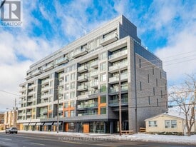 700 Sheppard Ave W in Toronto, ON - Building Photo