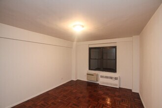 157e E 57th St in New York, NY - Building Photo - Building Photo