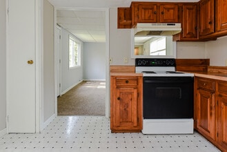8 Hilltop Dr in Waterford, ME - Building Photo - Building Photo