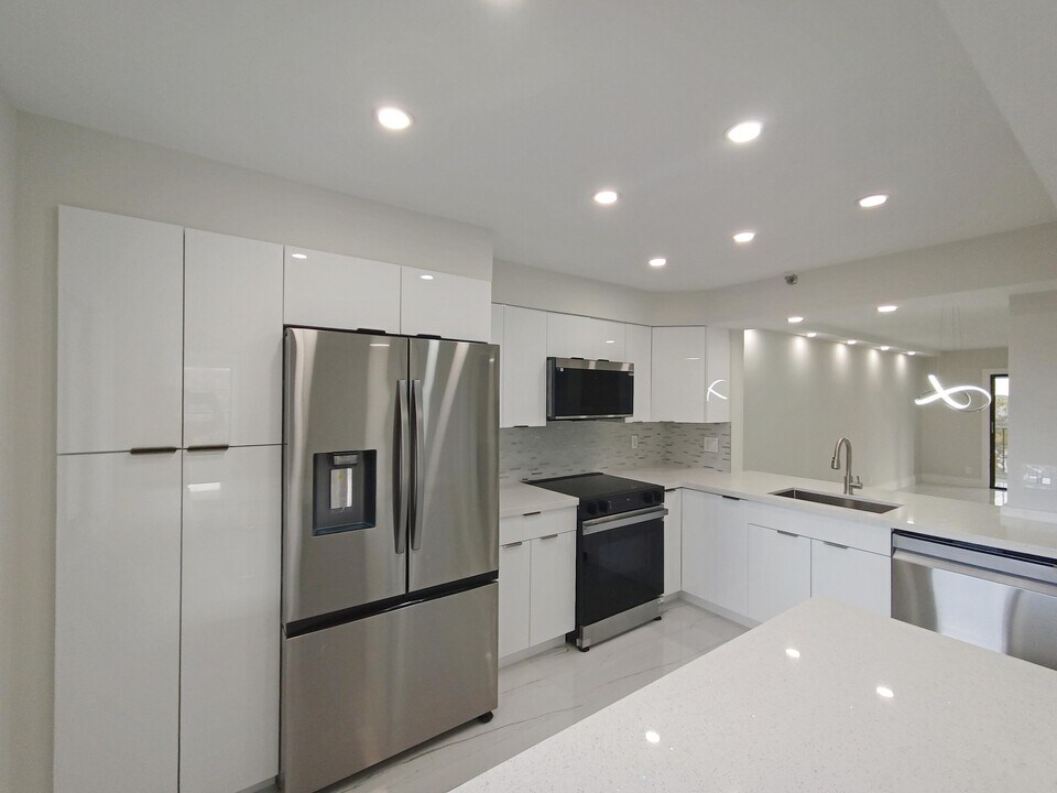 7240 Huntington Ln in Delray Beach, FL - Foto de edificio