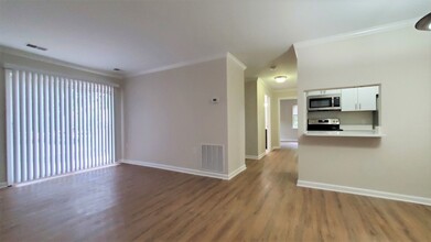 18308 Streamside Dr in Gaithersburg, MD - Building Photo - Building Photo