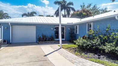 1744 SW Boatswain Pl in Palm City, FL - Building Photo - Building Photo