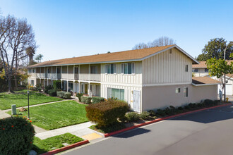 La Mesa Townhouse in La Mesa, CA - Building Photo - Building Photo