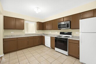 1081 Courtland Dr in Buffalo Grove, IL - Foto de edificio - Building Photo