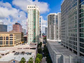 350 SE Second St in Fort Lauderdale, FL - Building Photo - Building Photo