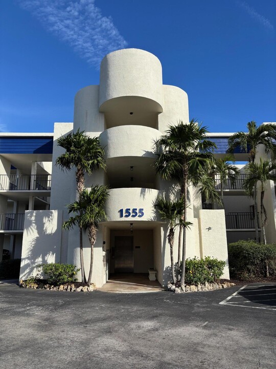 1555 S Federal Hwy in Delray Beach, FL - Building Photo