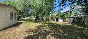 103 Lorie St in Alvarado, TX - Building Photo