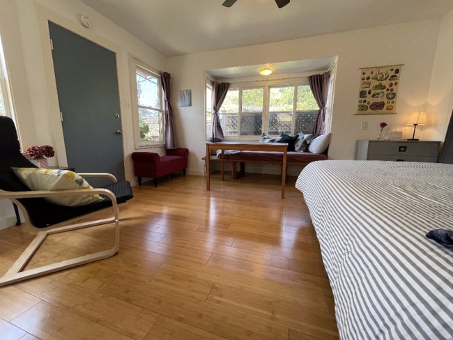 3606 Nevil St, Unit 2 in Oakland, CA - Foto de edificio - Building Photo