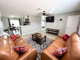 429 Longtree Ave in Henderson, NV - Building Photo