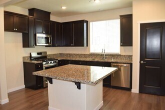 3280 Chickadee Ct in West Sacramento, CA - Building Photo - Building Photo