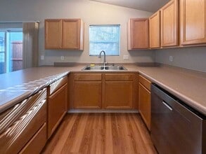 573 Hanover St in Eugene, OR - Building Photo - Building Photo