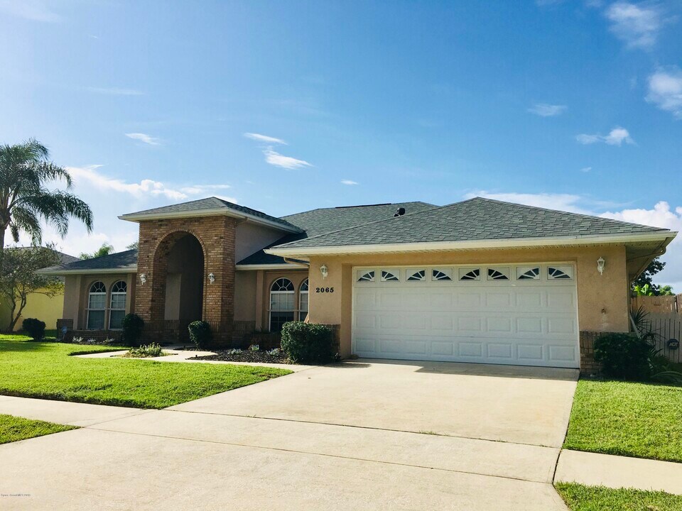 2065 Thistle Dr in Melbourne, FL - Building Photo