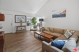 6505 Dume Dr in Malibu, CA - Building Photo - Building Photo