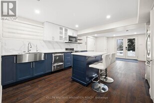 695 Robert Ferrie Dr in Waterloo, ON - Building Photo