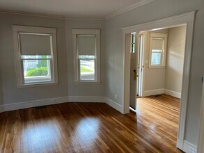 69 Warren St, Unit 1 in Arlington, MA - Building Photo - Building Photo