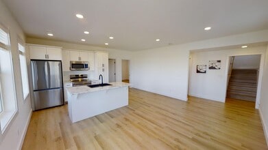 12018-120177 77 Ave in Grande Prairie, AB - Building Photo - Building Photo