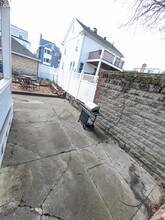 64 Ten Hills Rd, Unit 1 in Somerville, MA - Foto de edificio - Building Photo