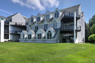 1128 Windward Rd in Milford, CT - Building Photo - Building Photo