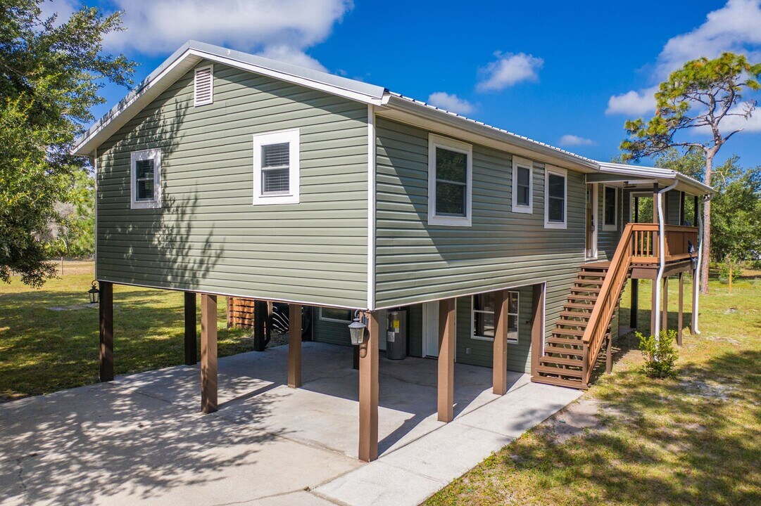 605 Eden Dr in St. Cloud, FL - Building Photo