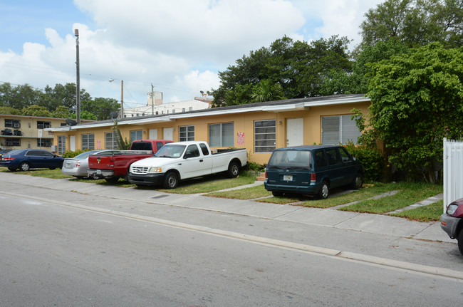 601-605 SW 6th St in Miami, FL - Building Photo - Building Photo