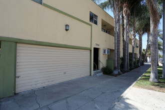 Riviera Palms in Los Angeles, CA - Building Photo - Building Photo