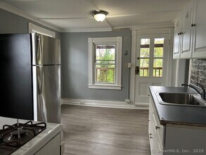 22 Hawthorne St in Norwich, CT - Building Photo - Building Photo