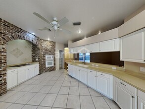 6648 Thackston Dr in Riverview, FL - Foto de edificio - Building Photo