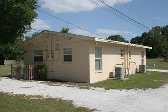 504 Collins Rd in Nokomis, FL - Foto de edificio - Building Photo