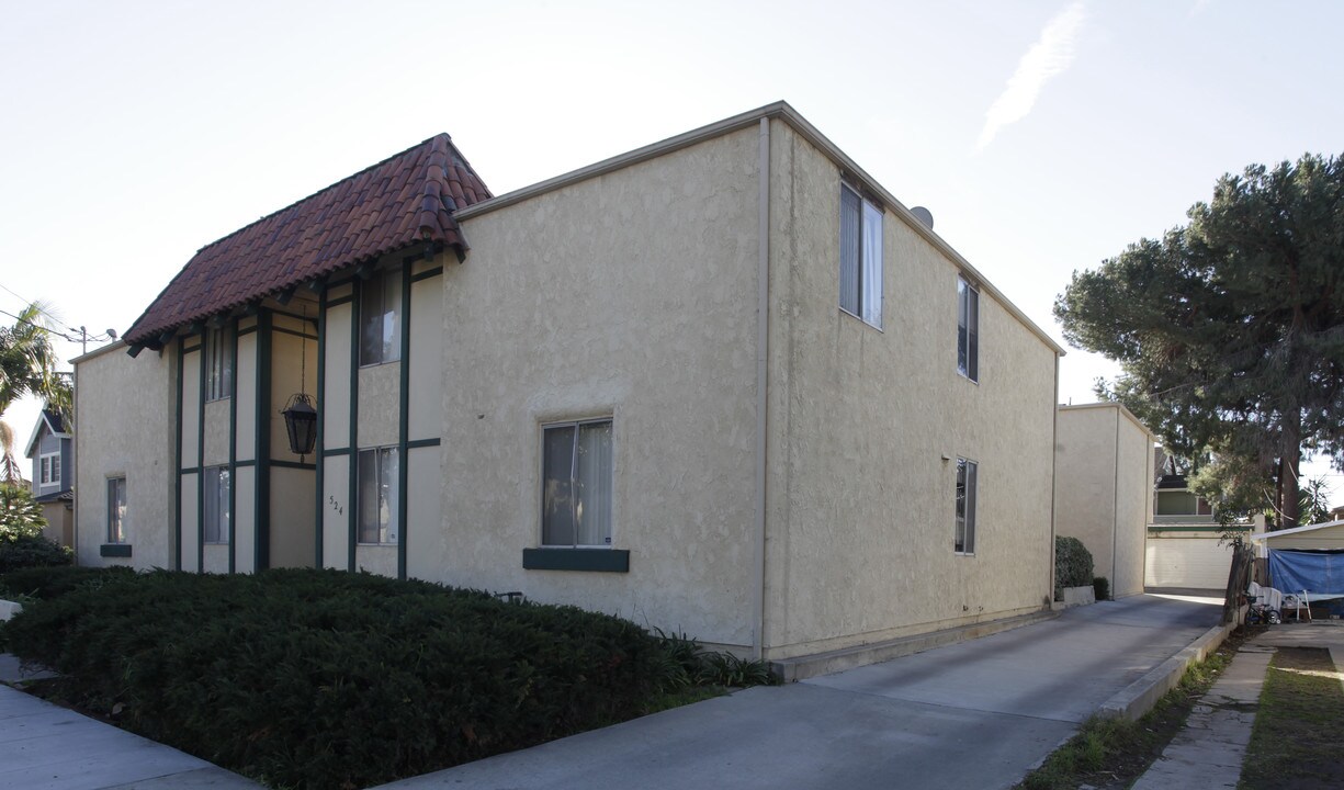 524 W Wilshire Ave in Fullerton, CA - Building Photo