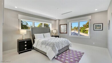 739 5th Ave N in Naples, FL - Building Photo - Building Photo