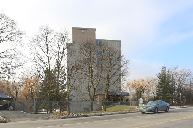 Newport Towers in Kitchener, ON - Building Photo - Building Photo