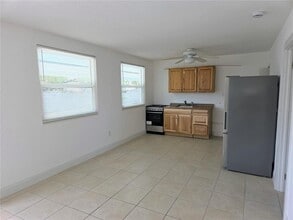 6931 Hibiscus Ave S in South Pasadena, FL - Building Photo - Building Photo