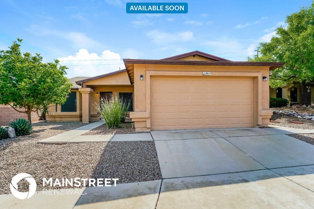 801 S Granite Falls Dr in Tucson, AZ - Building Photo