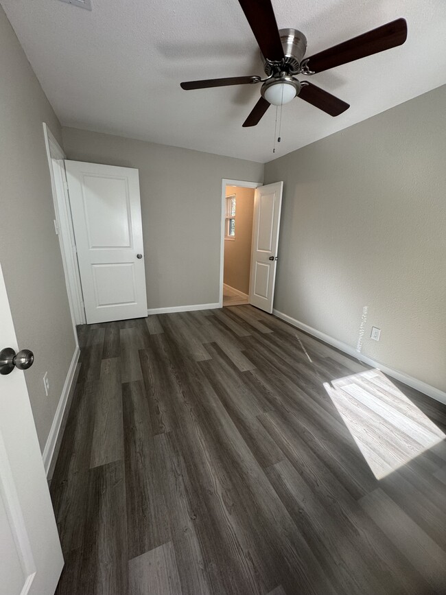 111 Minnie Dr in Itasca, TX - Building Photo - Building Photo