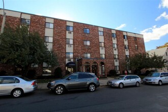 474 Broadway, Unit 37 in Somerville, MA - Building Photo - Building Photo