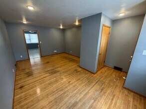 615-617 10th Ave SW in Valley City, ND - Building Photo - Building Photo