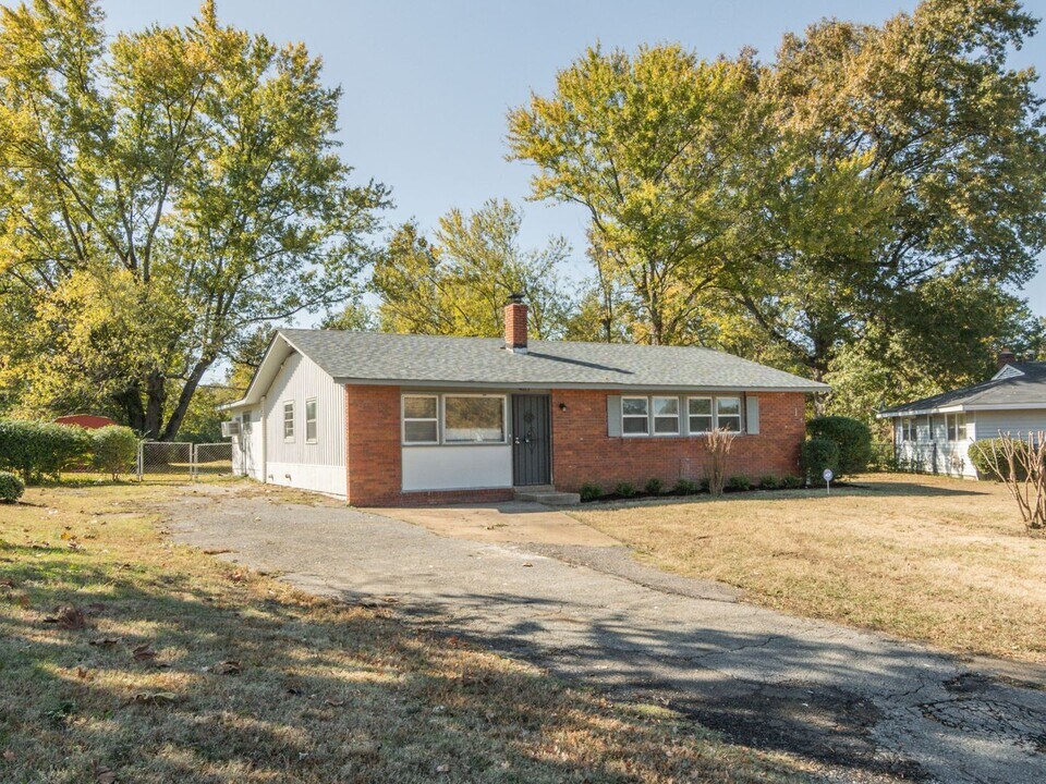 4613 Windward Dr in Memphis, TN - Building Photo