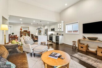 8706 Sundale Dr in Silver Spring, MD - Building Photo - Building Photo