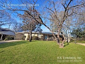 2136 Woodland Terrace in Tuscaloosa, AL - Building Photo